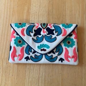Women’s fashion clutch